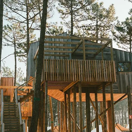 Bukubaki Eco Surf Resort 4*