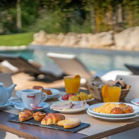 Bukubaki Eco Surf Resort 4*