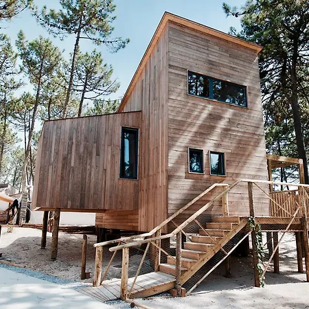Bukubaki Eco Surf 리조트