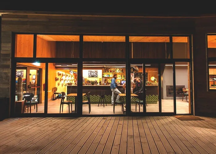 Bukubaki Eco Surf 度假村 4*