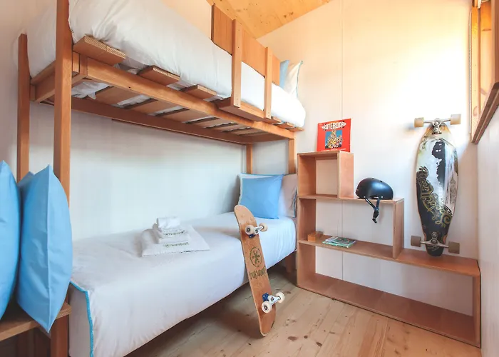 Bukubaki Eco Surf 度假村 4*