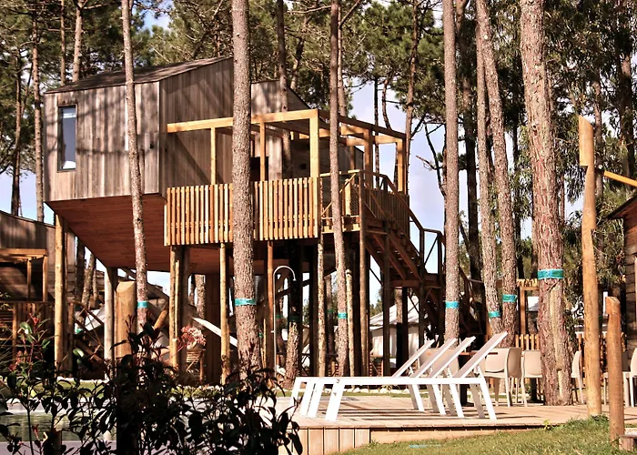 Bukubaki Eco Surf 度假村