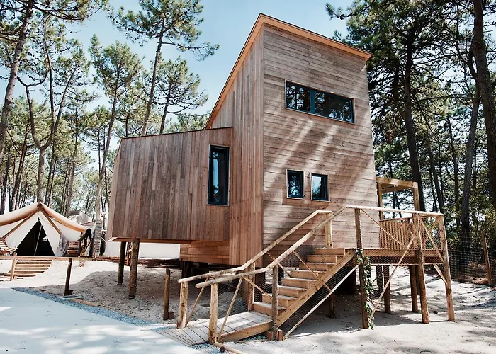 Bukubaki Eco Surf 度假村